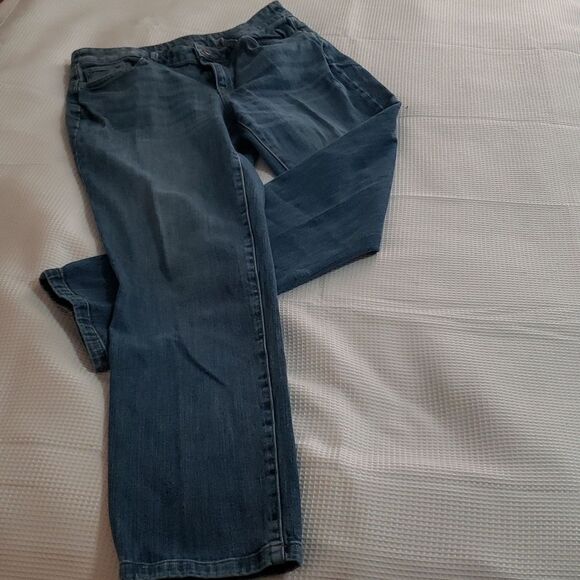 Christopher & Banks.  Modern Fit.  High-rise, Straight Leg Jean.  GUC  Size 8 - Picture 1 of 12